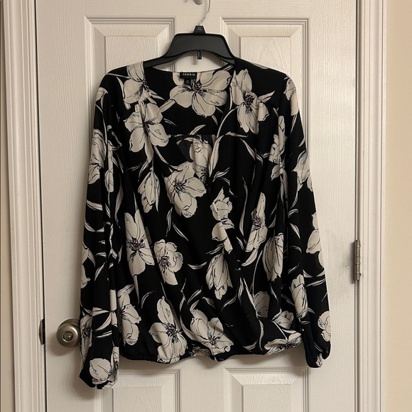 torrid Tops - torrid Black White Floral Wrap Blouse Elastic Waist & Cuffs Relaxed Fit Size 12